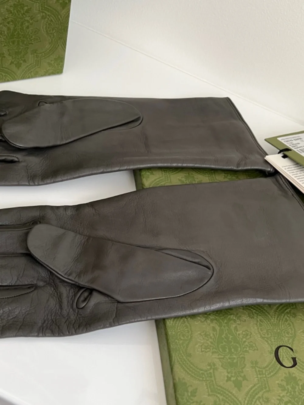 Gucci Lambskin Leather Gloves with Zipper Size L Silk Lining $900 Retail Unisex